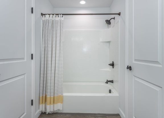 Luxurious Bathroom at Galbraith Pointe Apartments and Townhomes*, Ohio