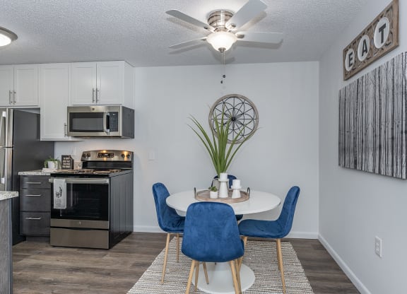 Dining area at Mallard Landing Apartments , Marion, OH