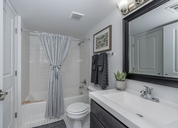 Bathroom with tub at Mallard Landing,  Apartments Ohio, 43302