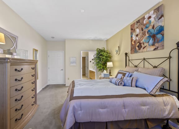 Bedroom with cozy bed at Bishops Gate, Cincinnati