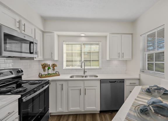 Large Kitchen at Enclave, Beavercreek, 45431