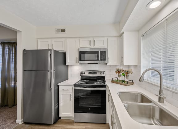 Kitchen Appliances at Enclave, Beavercreek, OH, 45431