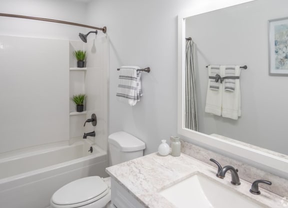 Bathroom With Bathtub at Galbraith Pointe Apartments and Townhomes*, Cincinnati