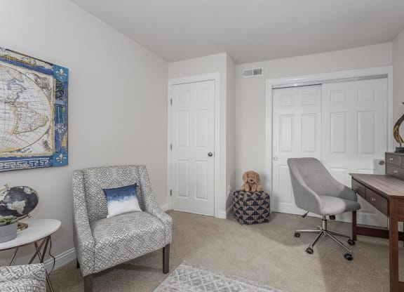 Living room sitting chairs at Harpers Point Apartments, Cincinnati