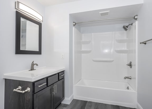 Oversized Soaking Tub In Bath at Honey Creek, Greenwood, 46143