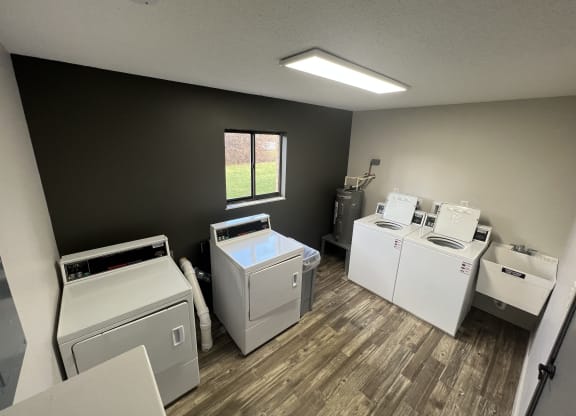 Laundry at Mallard Landing Apartments , Marion