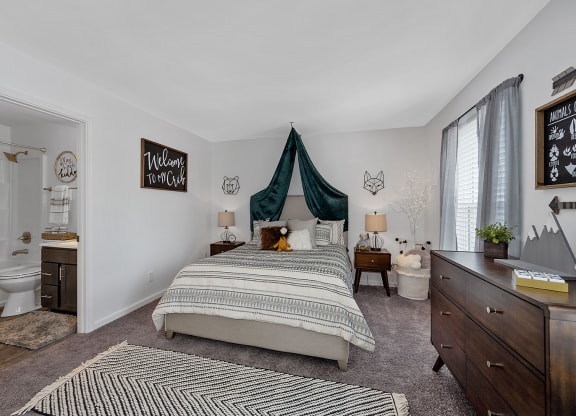 King Size Bedroom at Ivy Hills Living Spaces, Cincinnati, OH, 45244