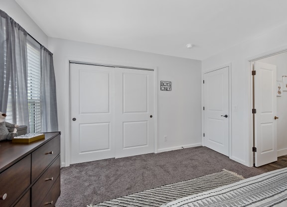 Vacant Bedroom at Ivy Hills Living Spaces, Ohio, 45244