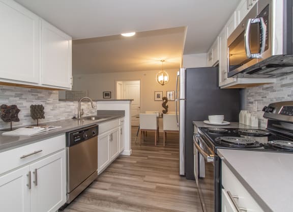 Fully Furnished Kitchen at Ivy Hills Living Spaces, Ohio