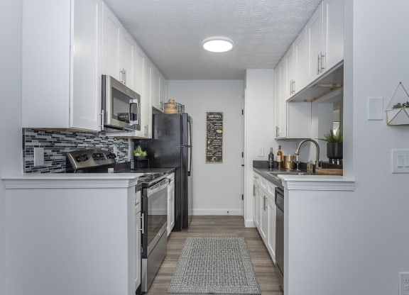 Fully Equipped Kitchen at Galbraith Pointe Apartments and Townhomes*, Cincinnati, 45231