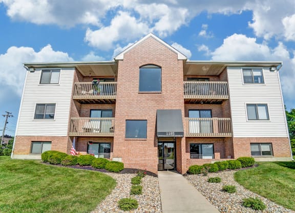 Building exteriorat Mallard Landing Apartments , Ohio, 43302