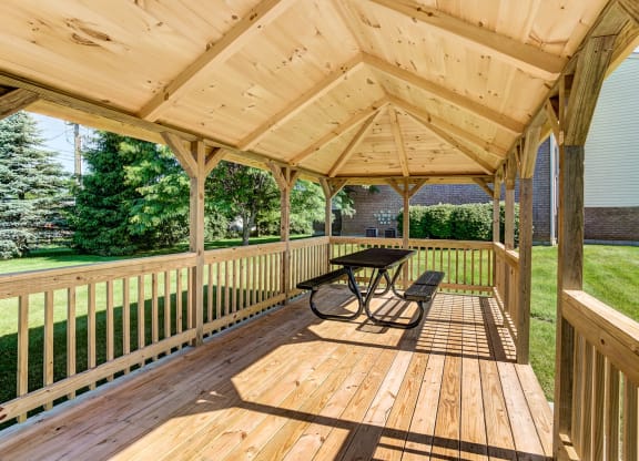 Gazebo view at Mallard Landing Apartments , Marion