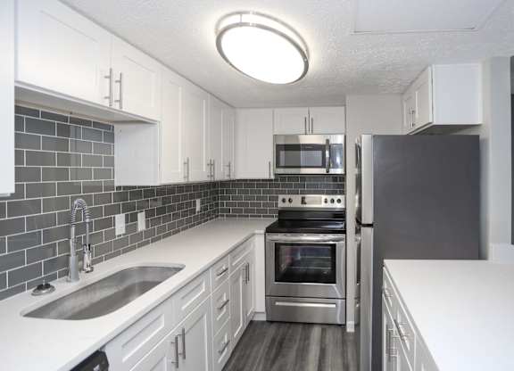 Modern Kitchen at Meridian Court South, Indiana, 46217