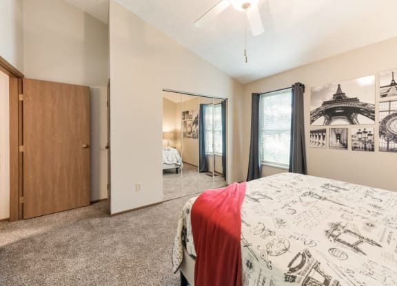 Bedroom at Parkside at Maple Canyon Apartments, Ohio, 43229