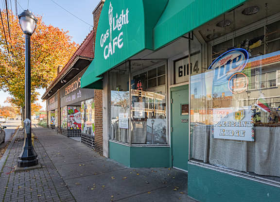 Neighborhood Cafe at Cincinnati Premier Living*, Cincinnati, 45213