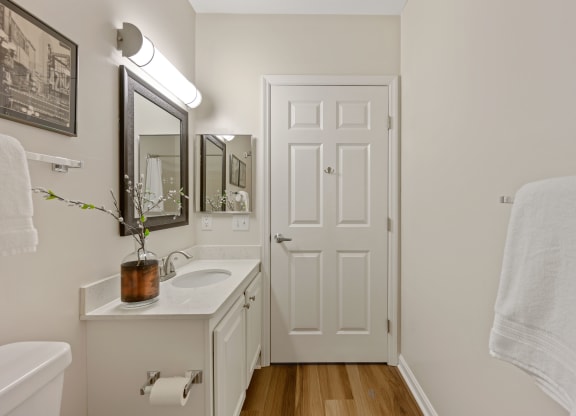 Vanity Lights at Roebling Row, Covington, KY, 41011-1720