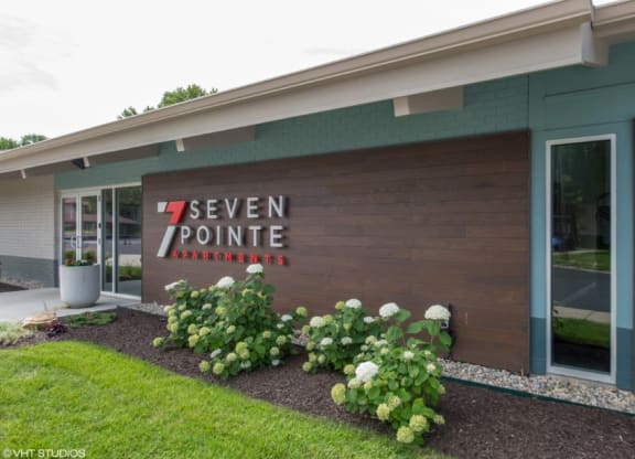 Property Signage at 7 Pointe Apartments, Indiana