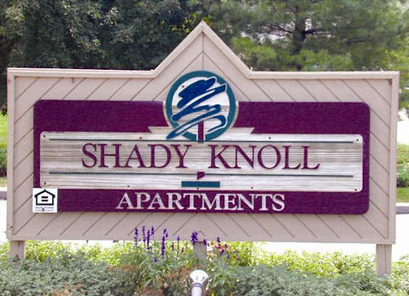 a sign for the shady knoll apartments