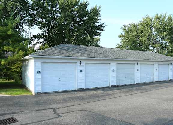 Garages Available at Sharon Glen, Columbus