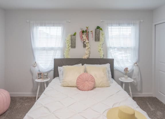 Small Bed Room at Galbraith Pointe Apartments and Townhomes*, Cincinnati