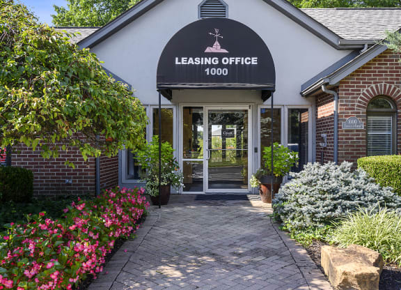 Leasing Center Exterior at Weaver Farm, Kentucky, 41042