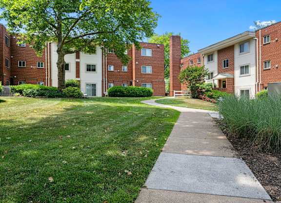 Walking Path In Courtyard at Bren Mar Apartments, Virginia