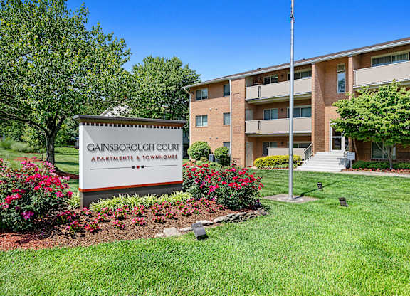the building where the hotel is located at Gainsborough Court Apartments, Virginia