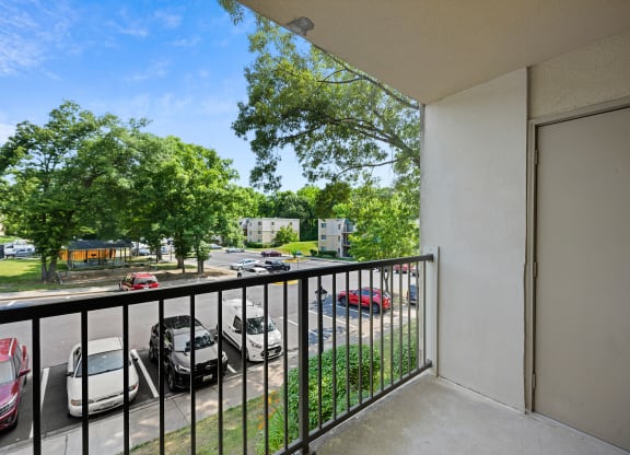 the preserve at ballantyne commons apartment balcony and parking lot