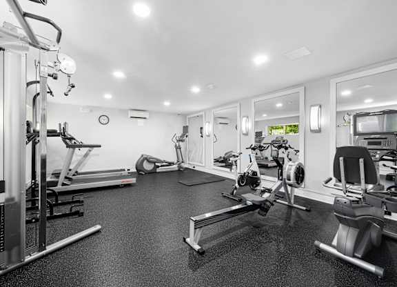 the gym is equipped with state of the art equipment at Gainsborough Court Apartments, Virginia