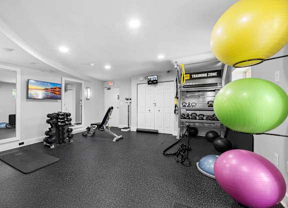 the gym at the flats at obsidian district at Gainsborough Court Apartments, Fairfax