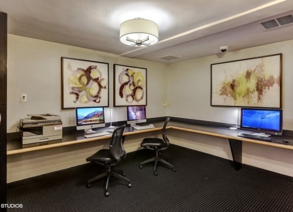 E-Lounge with High-Speed Internet  at The Chesapeake, Washington, 20008
