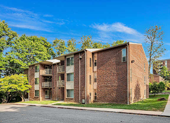 Comfortable walking space around the building at Aspen at Lake Trail, Maryland, 21045