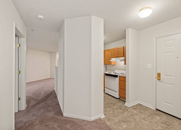 Home hallway at River Point Apartments, Maryland