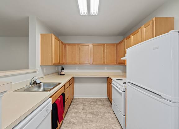 Eat-In Kitchen With Pantry at River Point Apartments, Essex, MD, 21221