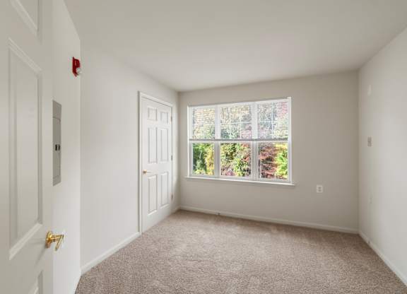 Spacious blank interior at River Point Apartments, Essex, Maryland