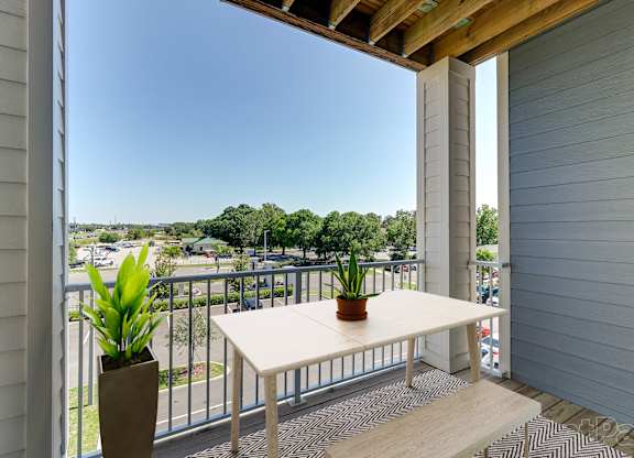 Outdoor Dining at Century Avenues Apartments, Florida, 33813
