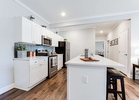 Fully Furnished Kitchen With Stainless Steel Appliances at Liberty Club, Hinesville, Georgia
