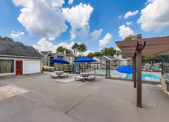 A sunny day at the poolside with a clear blue sky at Keita 1875, College Park, GA
