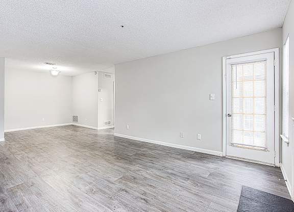 Unfurnished Living Area at Wildcreek Apartments, Clarkston, 30021