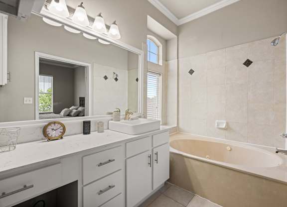 Bathroom With Bathtub at Bridge at Canyon Creek, Austin