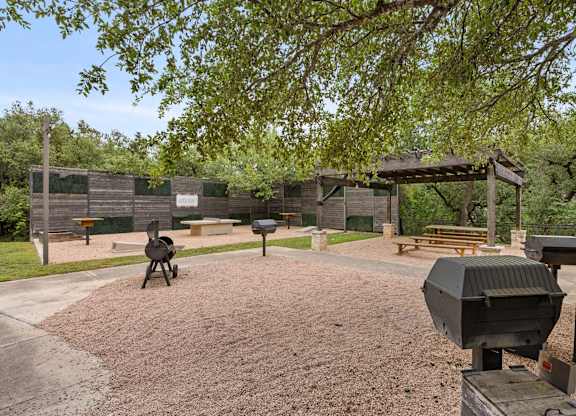 Picnic And BBQ at Bridge at Canyon Creek, Austin, TX