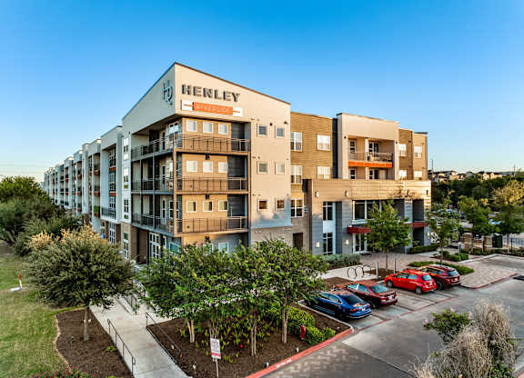 Exterior View at Bridge at Henley, Austin, TX