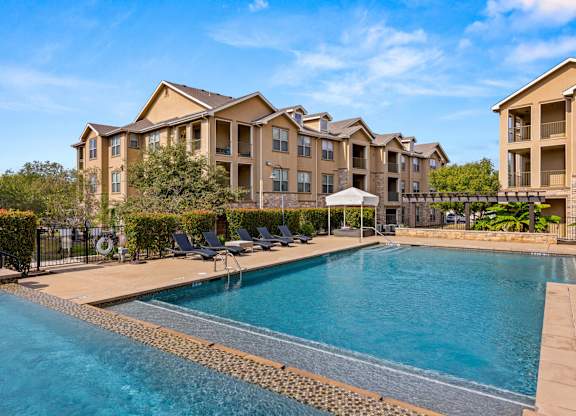 Pool at The James on South First, Texas