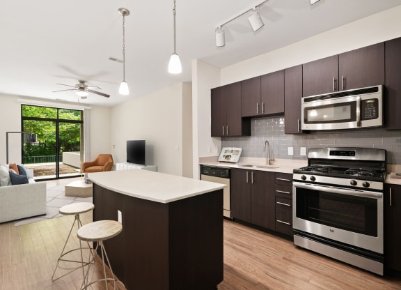 7001 Arlington Kitchen and Living