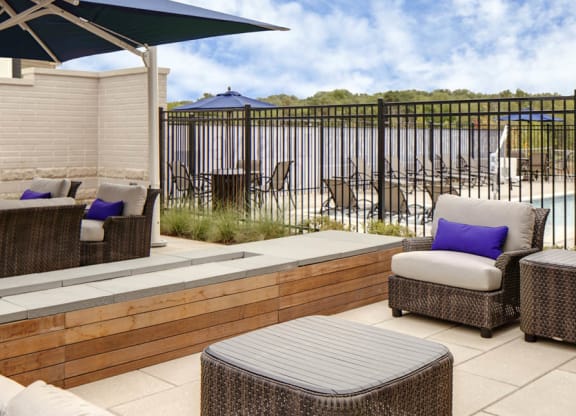Outdoor courtyard with TV and Pool