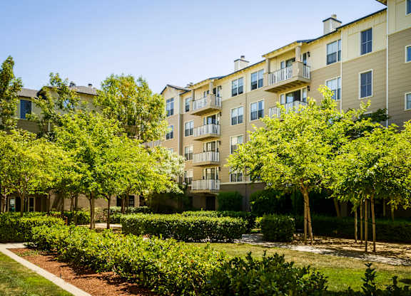 exterior view of Marlin Cove apartments in Foster City