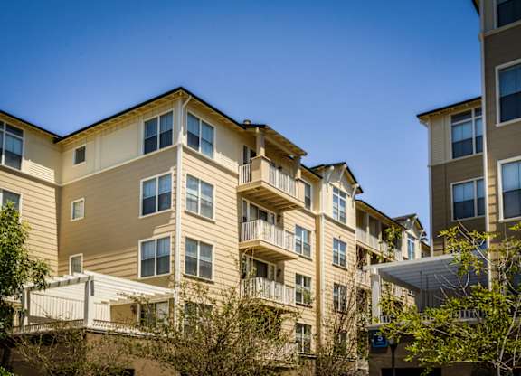 exterior view of Marlin Cove apartments in Foster City
