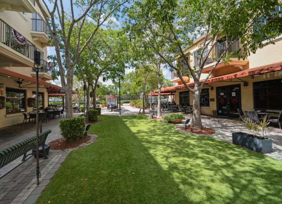PGA Commons shopping and dining