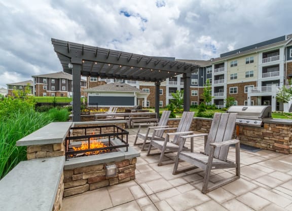 the reserve at bucklin hill patio with fire pit and lounge chairs