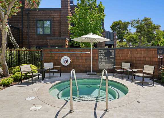 Outdoor hot tub with relaxing spa-style setting